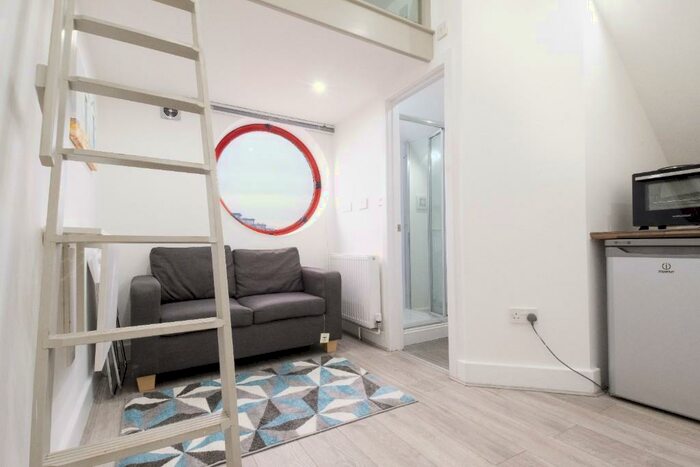 Studio To Rent In Southern Court, South Street, Reading, Berkshire, RG1