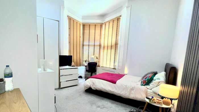 4 Bedroom Flat To Rent In Eslington Road, Jesmond, Newcastle Upon Tyne, NE2