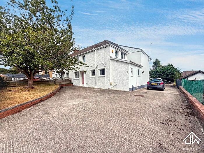 4 Bedroom Property For Sale In Cefn Road, Blackwood, NP12