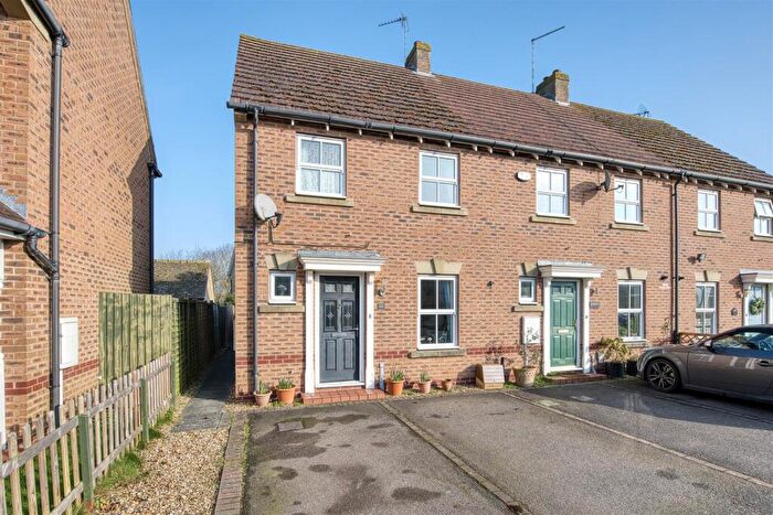 3 Bedroom End Of Terrace House For Sale In Dexter Way, Warmington, PE8