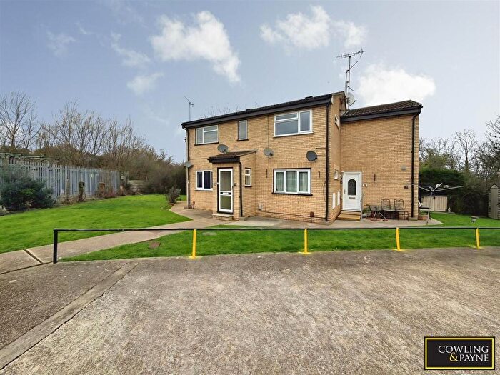 1 Bedroom Apartment For Sale In Kingswood Court, Clayhill Road, Basildon, SS16