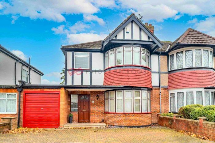 4 Bedroom House To Rent In Deanecroft Road Eastcote, HA5