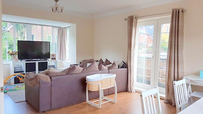 2 Bedroom Apartment To Rent In Bedroom Purpose Built Apartment In Caterham Valley, CR3