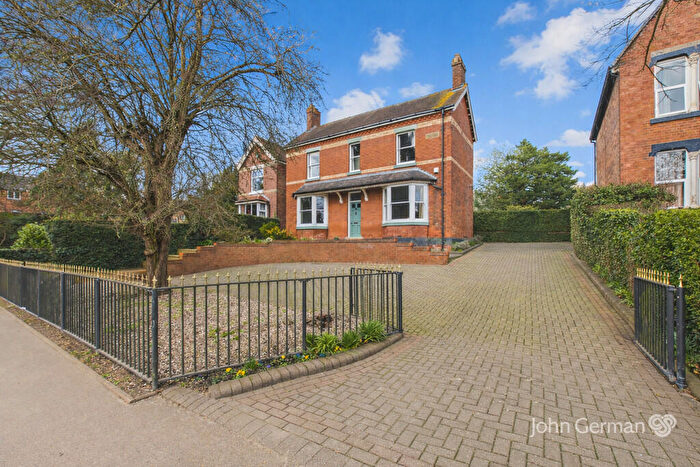 4 Bedroom Detached House For Sale In Forest Road, Burton-on-Trent, DE13