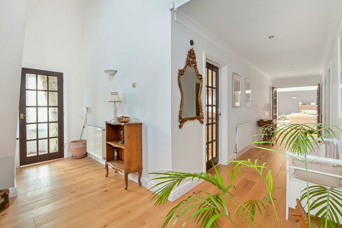 4 Bedroom Detached House For Sale In Bedhampton, Hampshire, PO9
