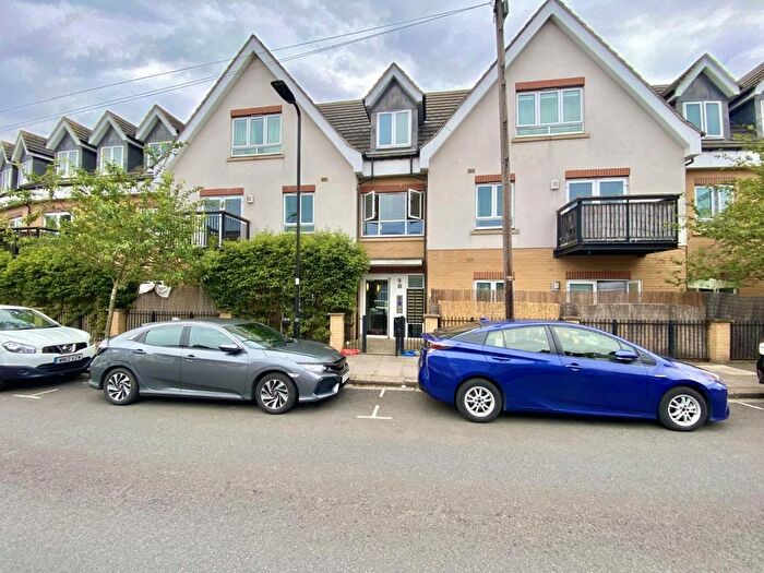 Studio To Rent In Featherstone Court, Southall, UB2