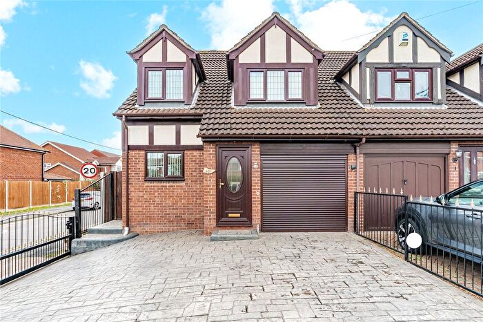 4 Bedroom Semi Detached House For Sale In London Road, Wickford, Essex, SS12