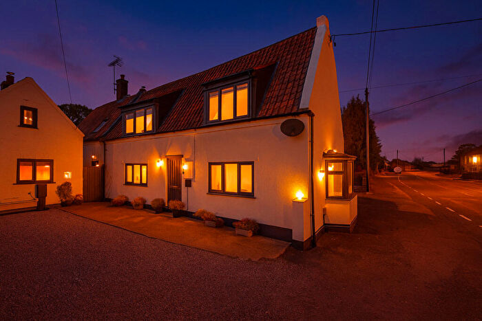 3 Bedroom Detached House For Sale In Main Road, Dowsby, PE10