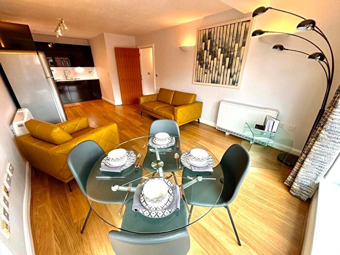2 Bedroom Apartment To Rent In Washington Wharf, Birmingham, B1