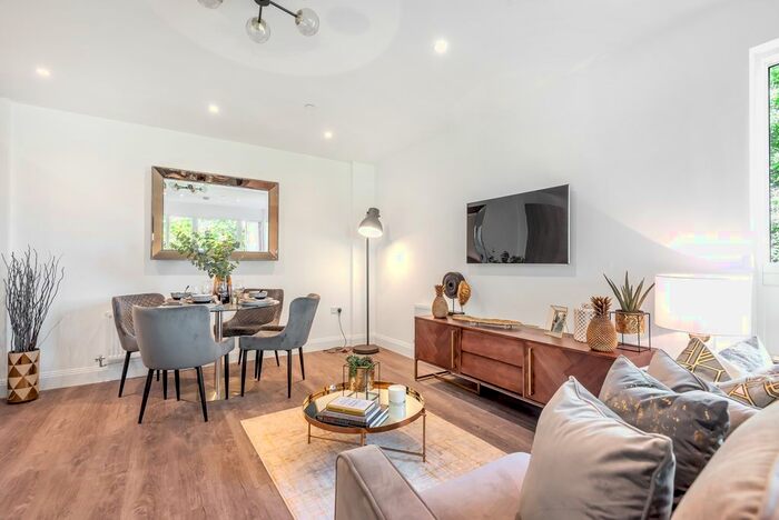 1 Bedroom Flat To Rent In Grove Park Road, London, SE9