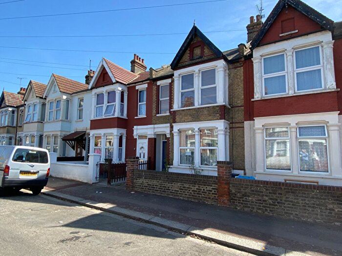 1 Bedroom Flat To Rent In Richmond Street, Southend. Online Enquiries Only, SS2
