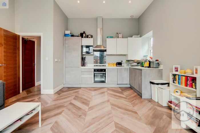 3 Bedroom Flat To Rent In Thurlow Park Road, Dulwich, SE21