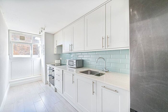 2 Bedroom Flat For Sale In Stockwell Park Road, Brixton, London, SW9