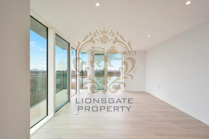 3 Bedroom Apartment To Rent In Skylark Point, Newnton Close, London, N4