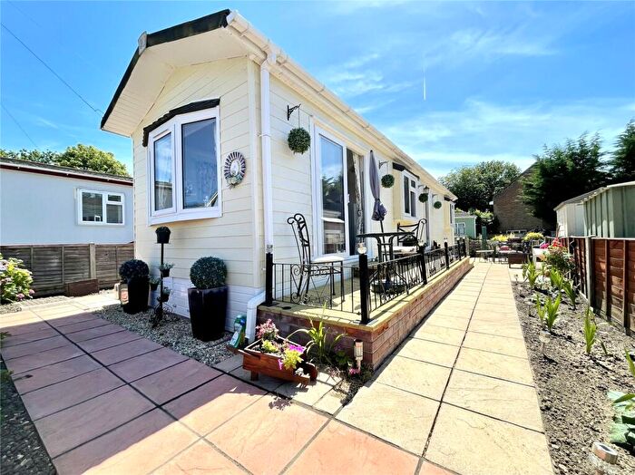 2 Bedroom Mobile Home For Sale In Hill Corner Farm Park, Sandy Lane, Farnborough, Hampshire, GU14