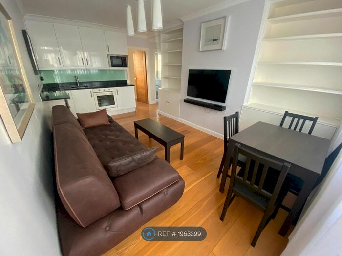 2 Bedroom Flat To Rent In St. Mark's Grove, London, SW10
