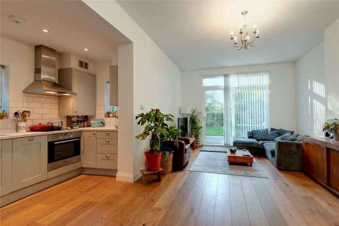 2 Bedroom Flat To Rent In Cranhurst Road, Willesden Green, NW2