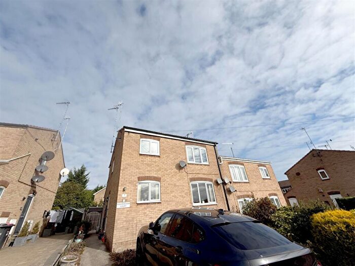 2 Bedroom Apartment To Rent In Hoveringham Court, Sheffield, S26