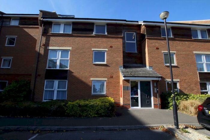 2 Bedroom Flat To Rent In Chain Court, Swindon, SN1