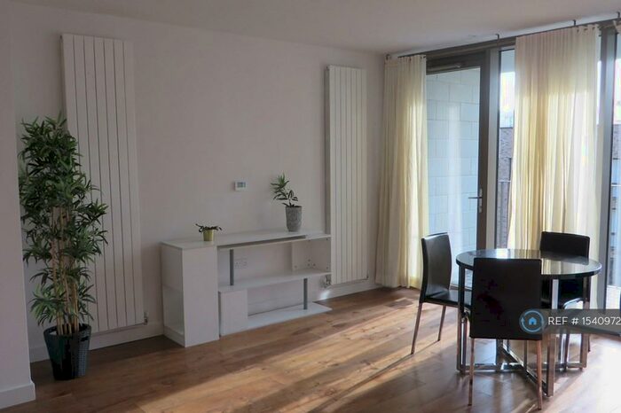 2 Bedroom Flat To Rent In Commodore House, London, E16