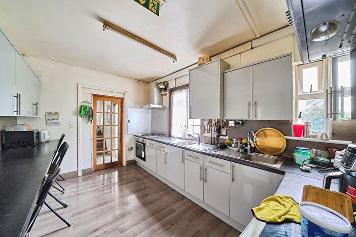 5 Bedroom Terraced House For Sale In Carlyle Avenue, Southall, UB1