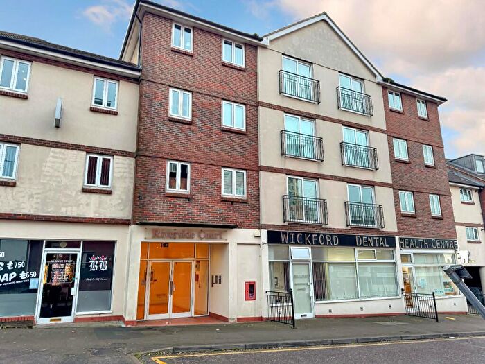 2 Bedroom Apartment To Rent In Top Floor! Lower Southend Road, Wickford, SS11
