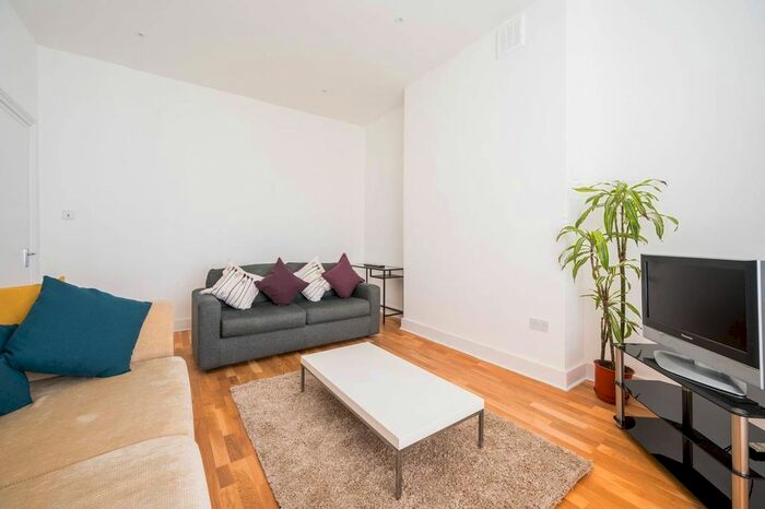 3 Bedroom Flat To Rent In Penn Road, Islington, London, N7
