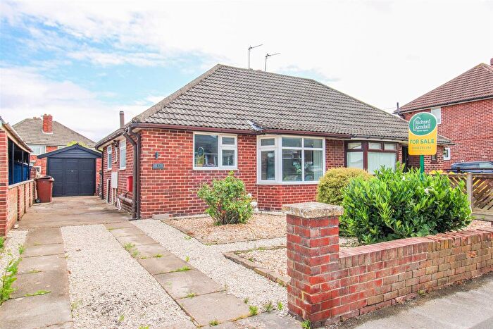 2 Bedroom Semi-Detached Bungalow For Sale In Ledgard Drive, Durkar, Wakefield, WF4