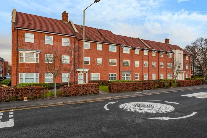 2 Bedroom Flat To Rent In Ashville Way, Wokingham RG41