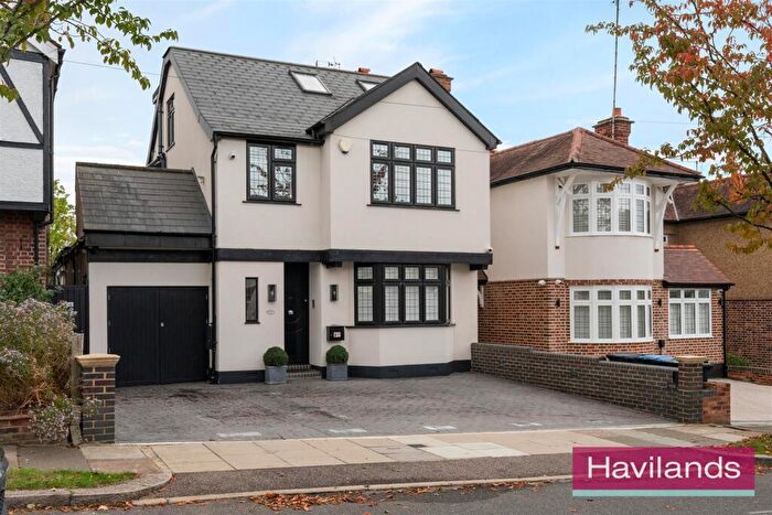 4 Bedroom Detached House For Sale In Broadfields Avenue, London, N21