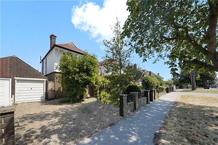 3 Bedroom Semi-Detached House For Sale In Beulah Hill, London, SE19