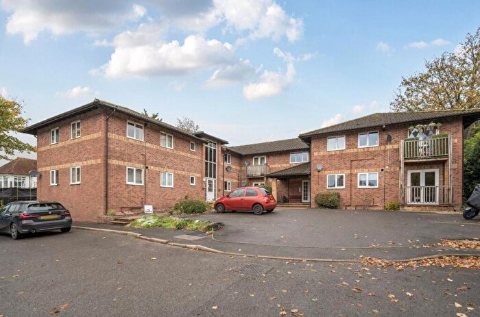 2 Bedroom Flat For Sale In Charlton Road, Andover, SP10