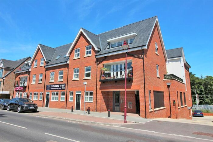2 Bedroom Flat To Rent In Watling Street, Radlett, WD7