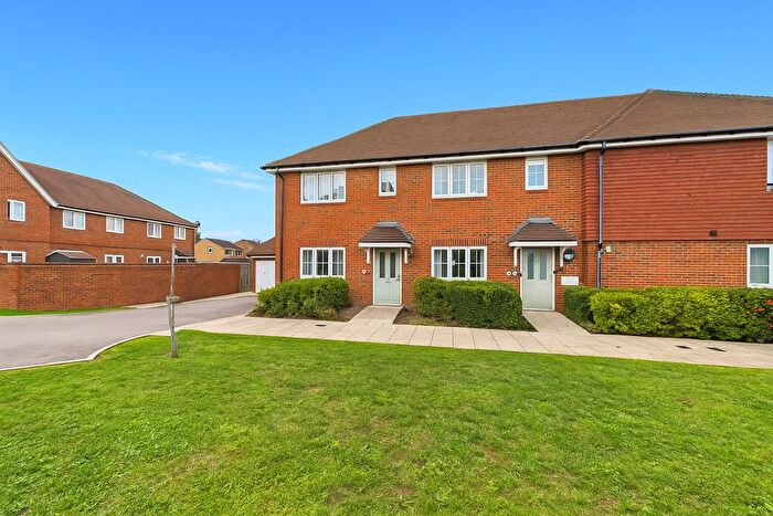 2 Bedroom Maisonette For Sale In Vyne Walk, Ash, Aldershot, Surrey, GU12