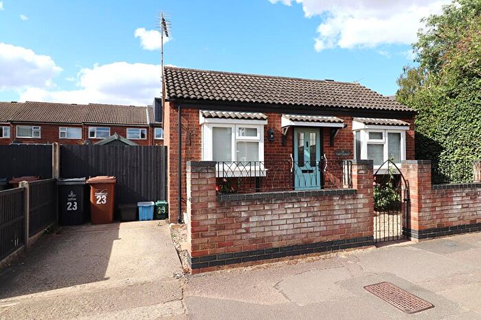 1 Bedroom Bungalow For Sale In Victoria Close, Old Town, Stevenage, Hertfordshire, SG1