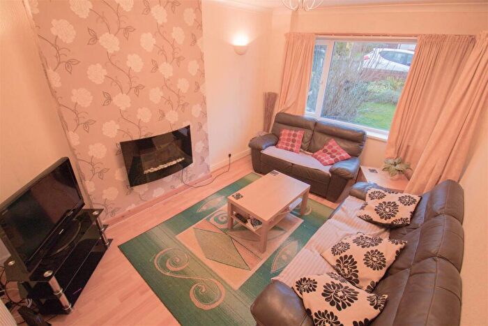 3 Bedroom Terraced House To Rent In St Anns Gardens, Burley, Leeds, LS4