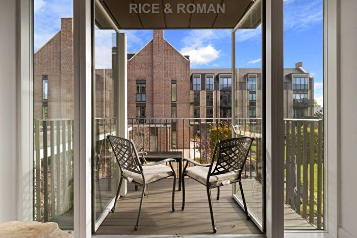 2 Bedroom Flat For Sale In Sherwood Manor, West Byfleet, KT14