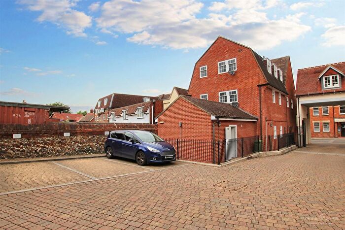 2 Bedroom Flat To Rent In Reading Road, Pangbourne, Reading, RG8
