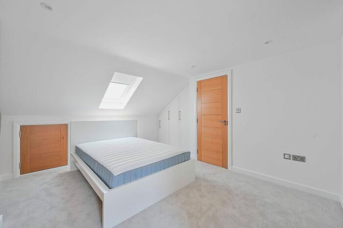 2 Bedroom Flat To Rent In Devonshire Road, Tooting, London, SW19