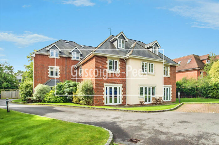 2 Bedroom Apartment To Rent In Wray Park Road, Reigate, RH2