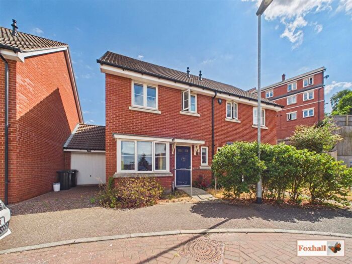 3 Bedroom Semi Detached House For Sale In Meridian Rise, Ipswich, IP4