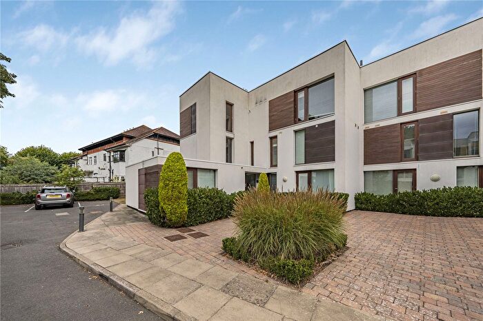 Studio For Sale In Rivermead Close, Middlesex, TW11