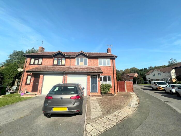 3 Bedroom Property To Rent In Longstock Close, Chineham, Basingstoke, RG24