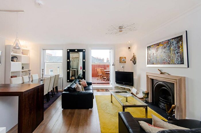 2 Bedroom Flat To Rent In Nevern Square, Earls Court, London, SW5