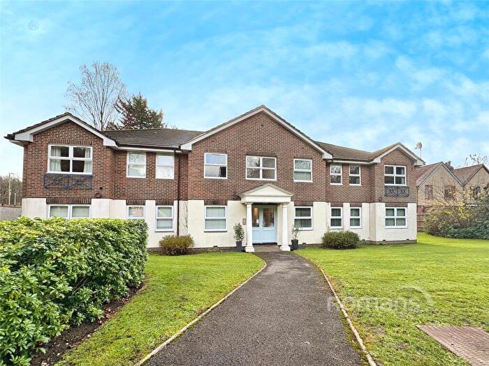 1 Bedroom Apartment For Sale In Pear Tree Court, The Maultway North, Camberley, GU15