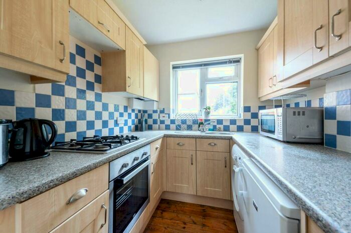 2 Bedroom Flat To Rent In Hook Road, Surbiton, KT6