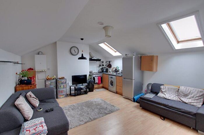 2 Bedroom Flat To Rent In Hill Street, Trowbridge, BA14