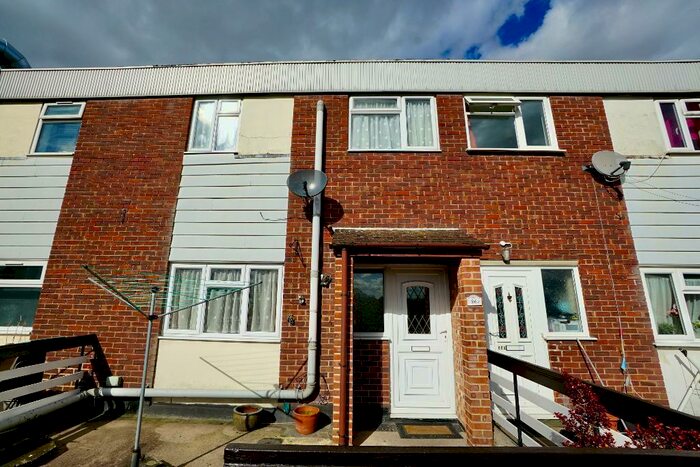 3 Bedroom Maisonette To Rent In Alfriston Gardens, Sholing, Southampton, SO19