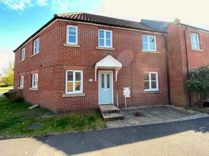 3 Bedroom Terraced House To Rent In Hornchurch Road, Bowerhill