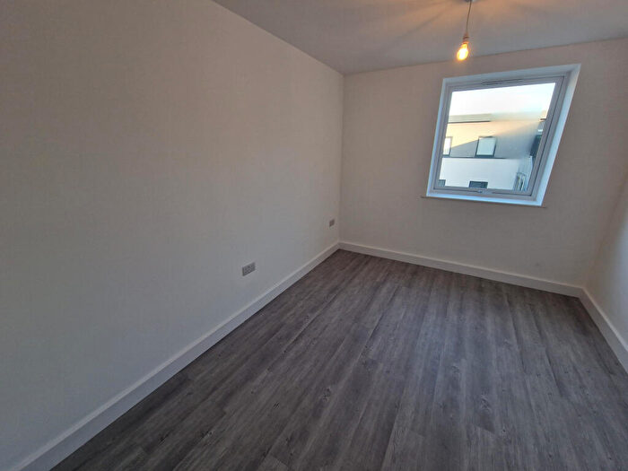 2 Bedroom Apartment To Rent In Bingley Rd, Bradford, West Yorkshire, BD9